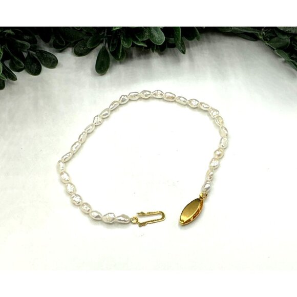 Freshwater Pearl Bracelet With Gold-tone Oval Clasp Elegant - Picture 4 of 6